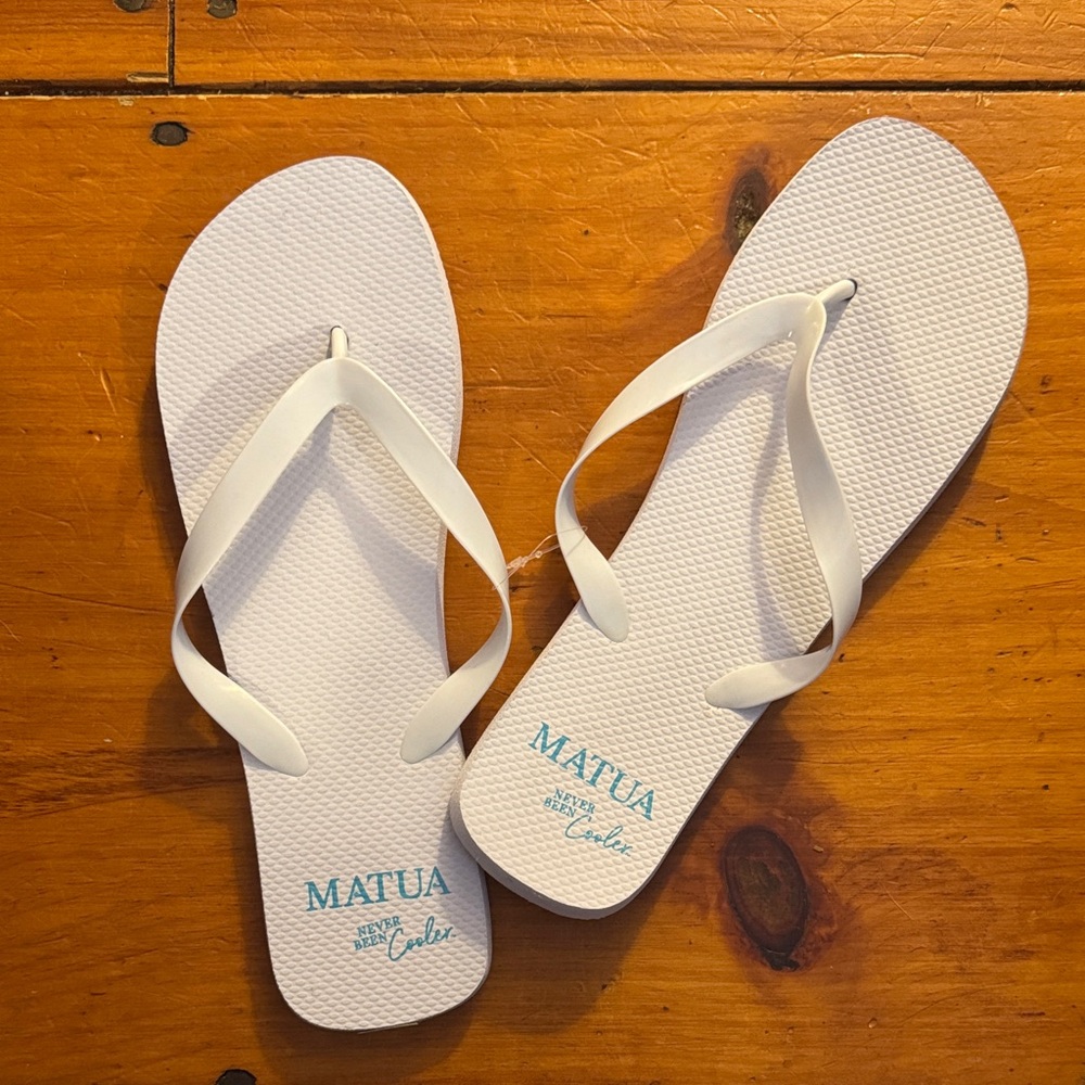 Matua White Flip Flops new sz 11